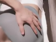 Çinli yoga pantolonlu kız beceriliyor