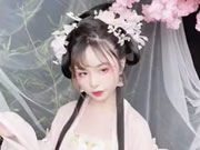 Sevimli Çinli kız fotoğraf çekiyor